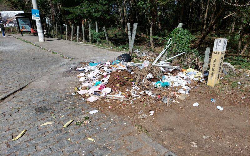 Itaipava sofre com crise do lixo que afeta os moradores e turismo local
