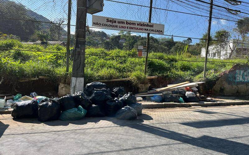 Despejo irregular de entulho preocupa moradores da Castelânea