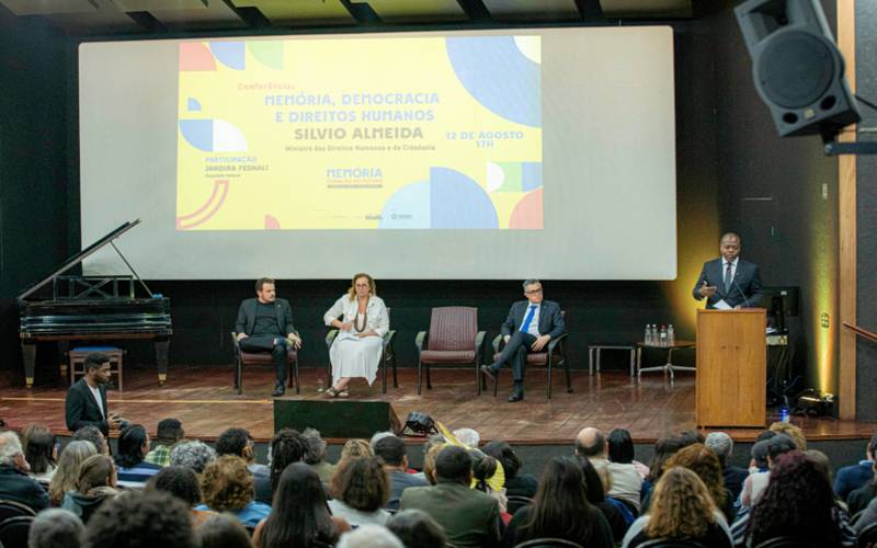 A construção do futuro exige que a gente dispute a narrativa do passado, avalia mini