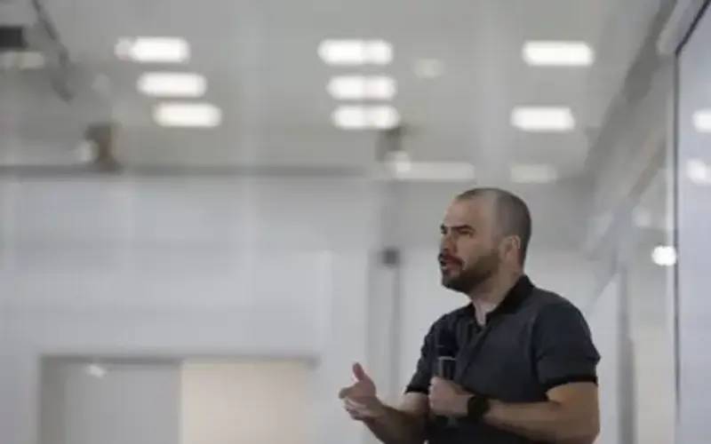 Matemática é estudo, prática, persistência e sorte, diz medalhista