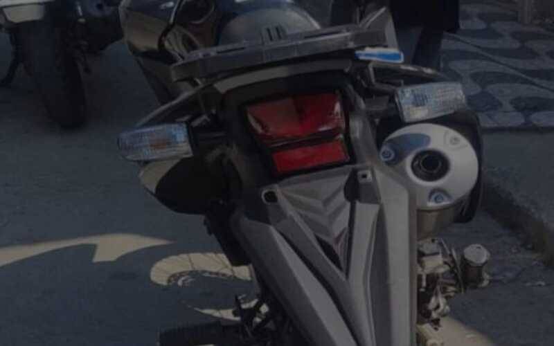 Nogueira: homem preso com motocicleta sem placa 