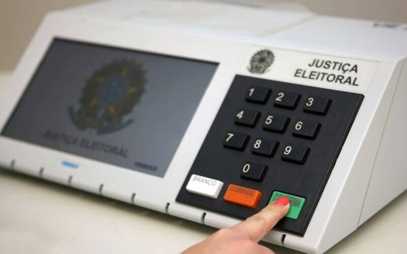 Simulador de urna eletrônica do TSE auxilia população no ato do voto