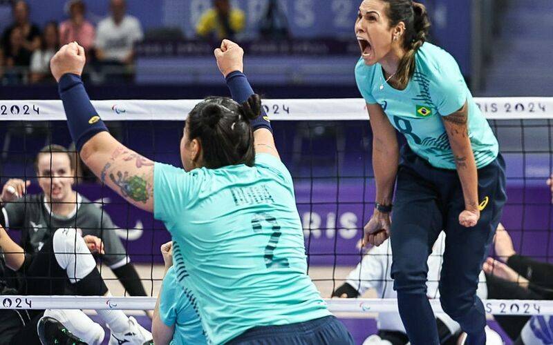 Seleção feminina de vôlei sentado vence a segunda em Paris