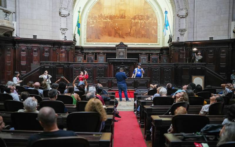 Palácio Tiradentes recebe visita guiada com historiador Milton Teixeira