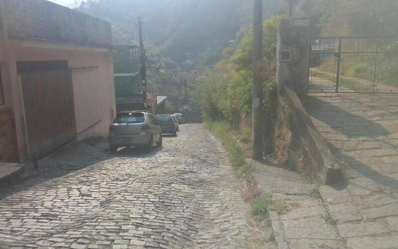 Moradores da Rua Floresta sofrem com afundamento da via