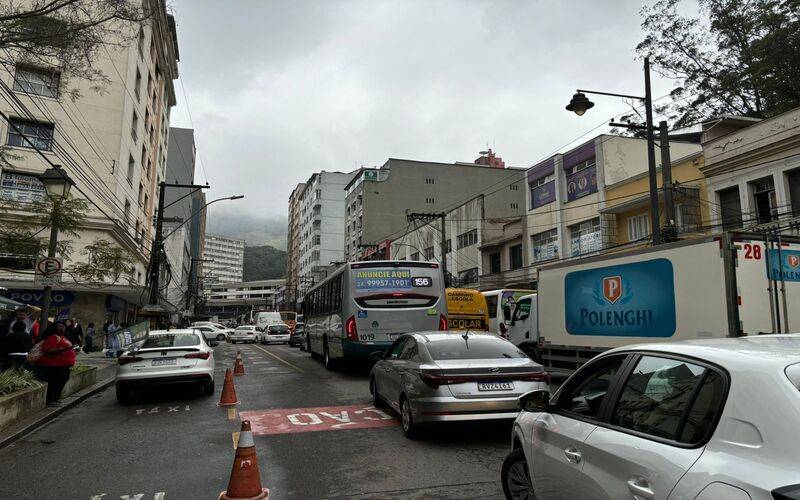 Trânsito no Centro registra congestionamento 