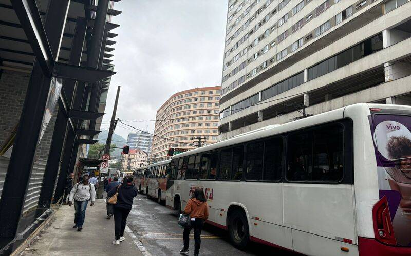 4ª Vara Cível determina remoção de ônibus e estabelece multa de R$ 100 mil por veículo