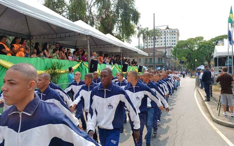 Desfile de 7 de Setembro movimenta a Rua do Imperador com presença de diversas autorid