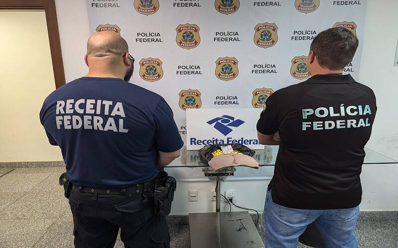 Receita Federal e Polícia Federal apreendem cocaína na cueca de passageiro no Galeão/R