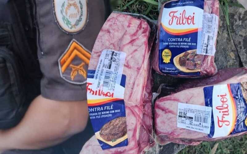 Mosela: homem preso por furtar peças de carne em supermercado