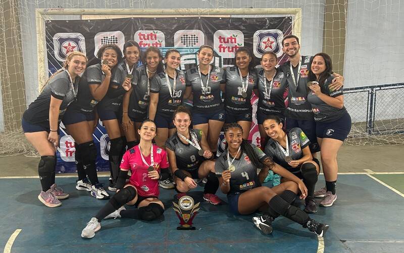 Equipe petropolitana vence torneio de vôlei feminino em Nova Friburgo