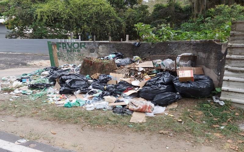 Coleta de lixo é deficiente no Santa Mônica e Itaipava