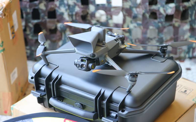 Cláudio Castro entrega 38 viaturas e 24 drones para reforçar a inteligência da Polícia