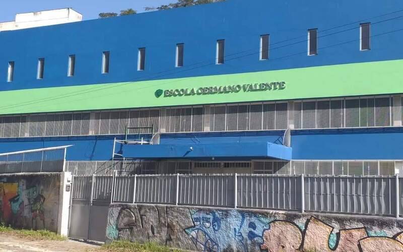 Adolescente dá tesourada em colega na Escola Municipal Germano Valente