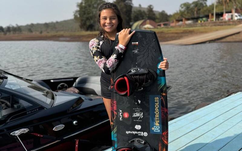 Petropolitana Sophie Loures é vice-campeã mirim do Campeonato Mineiro de Wakeboard 