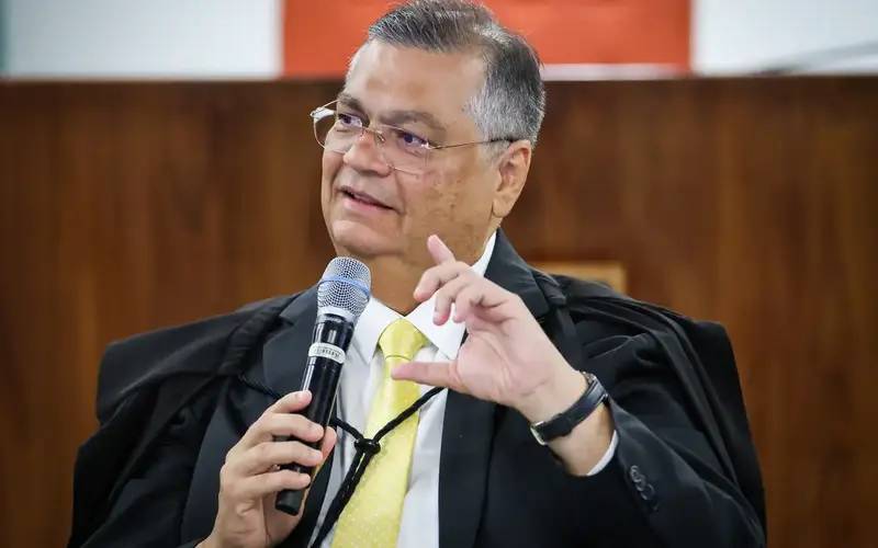 Dino diz que Congresso não enviou ao STF todos documentos sobre emenda