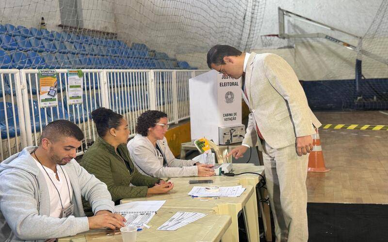 Doutor Santoro vota no Bingen