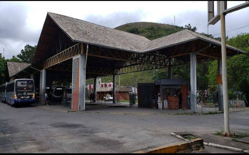 Pombos continuam a ser um problema no Terminal Rodoviário de Itaipava 