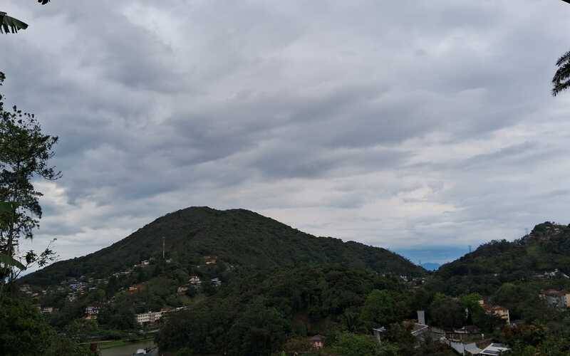 Sexta-feira com ceú nublado