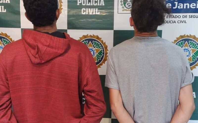 Polícia civil prende dois homens por roubo de fios em postes