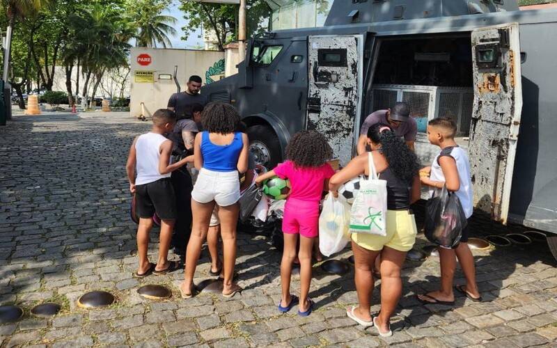 Dia das crianças: Polícia Civil realiza entrega de brinquedos