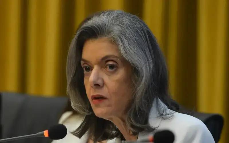 Cármen Lúcia afirma que voto é instrumento da democracia