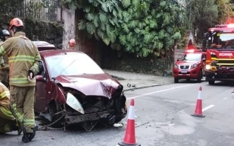 Óleo na pista provoca acidente na Barão do Rio Branco