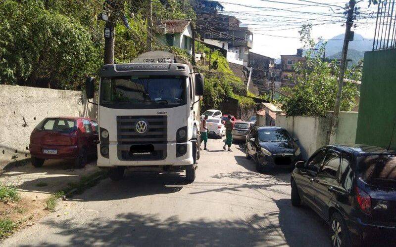 Caminhões de lixo quebraram nestes últimos dois dias atrapalhando o trânsito local