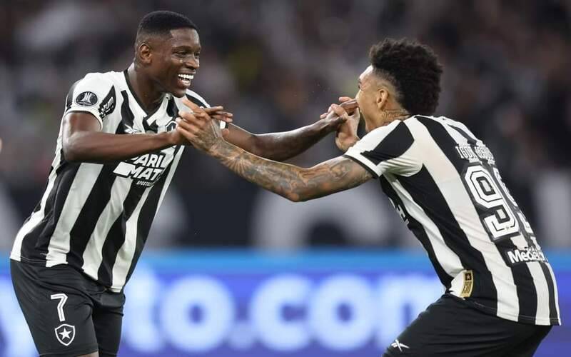  Luiz Henrique marca em goleada que deixa Botafogo a um passo da final da Libertadores