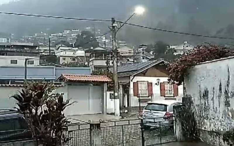 Cidade regisrtra chuva e ventania em alguns bairros 