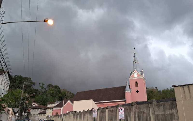 Boletim: Defesa Civil de Petrópolis registra 5 ocorrências devido à chuva de quinta-fe