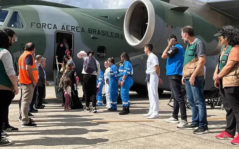 Voo da Operação Raízes do Cedro aterrissou hoje com 239 pessoas em SP