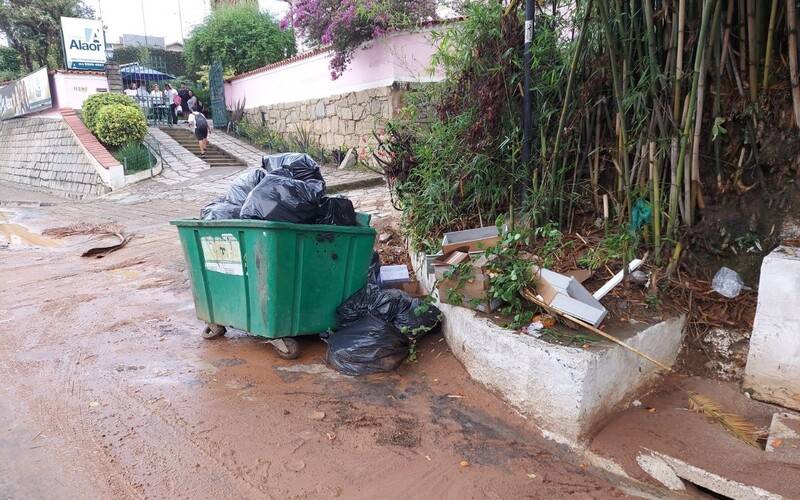 Falta de coleta de lixo volta a ser problema em Itaipava