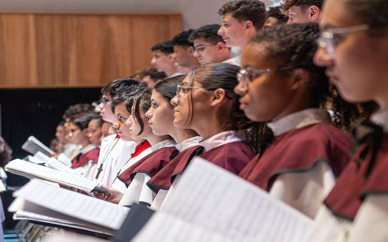 Corais dos Canarinhos de Petrópolis e Orquestra Sinfônica da UFRJ  apresentam o 