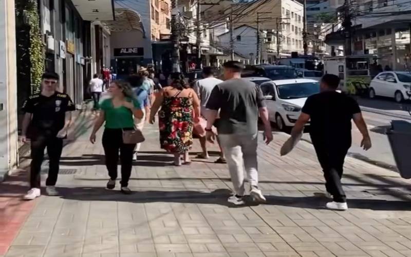 Lojas da Rua Teresa abertas nos feriados