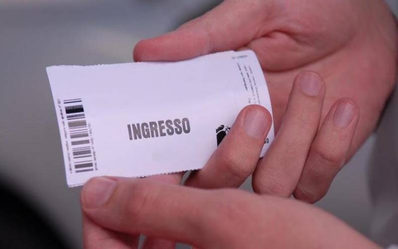 Ingressos de meia-entrada não podem ser vendidos por categorias diferentes