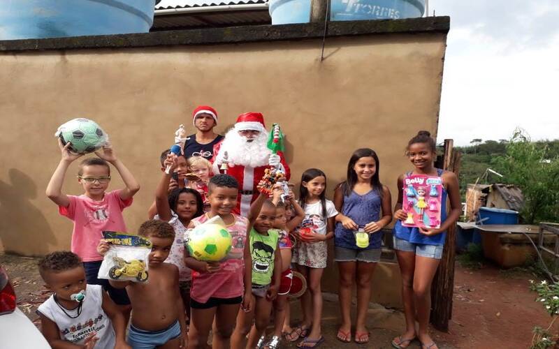 Projeto social recolhe brinquedos para distribuir na véspera de Natal em Petrópolis