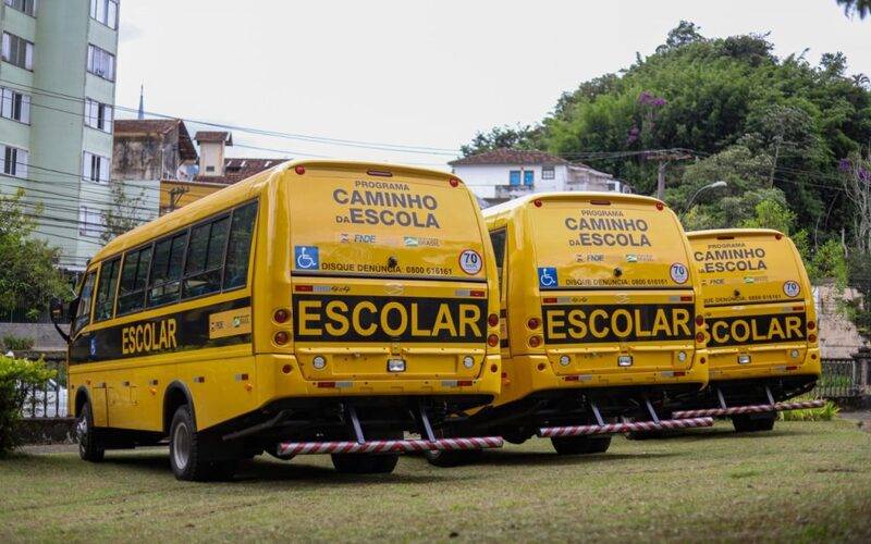 Prefeitura não efetuou repasses do transporte escolar