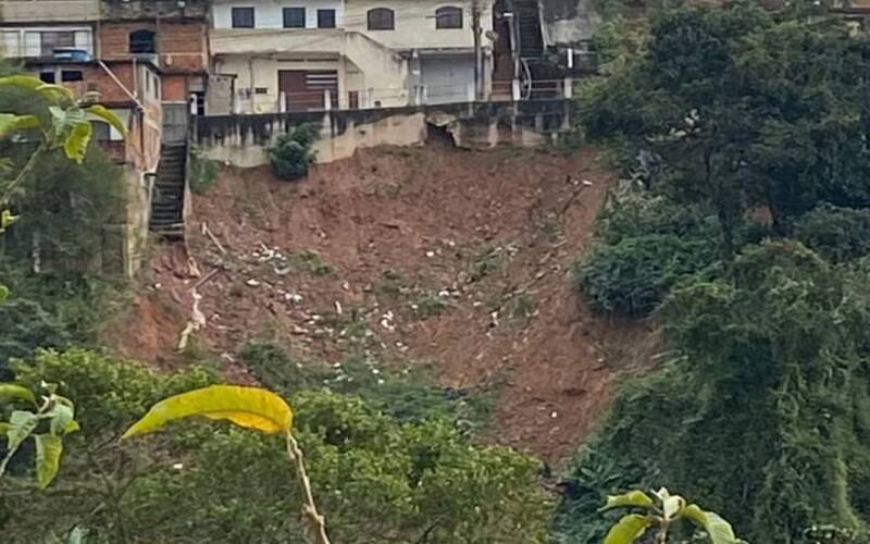 Moradores da Rua Antônio Soares Pinto aguardam ligação da luz de casas liberadas pela 