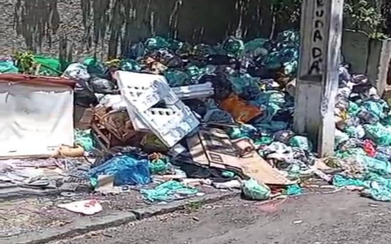 Falta de coleta de lixo na rua 24 de Maio