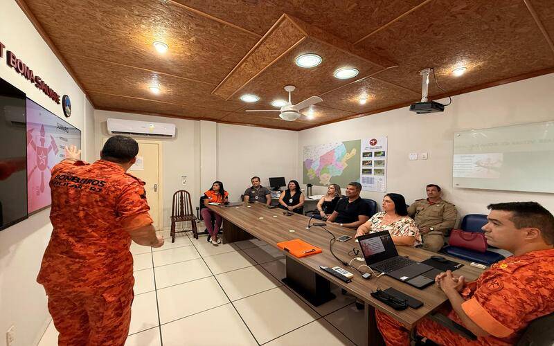 Equipe de transição participa de reunião com o 15º Grupamento de Bombeiros Militar e c