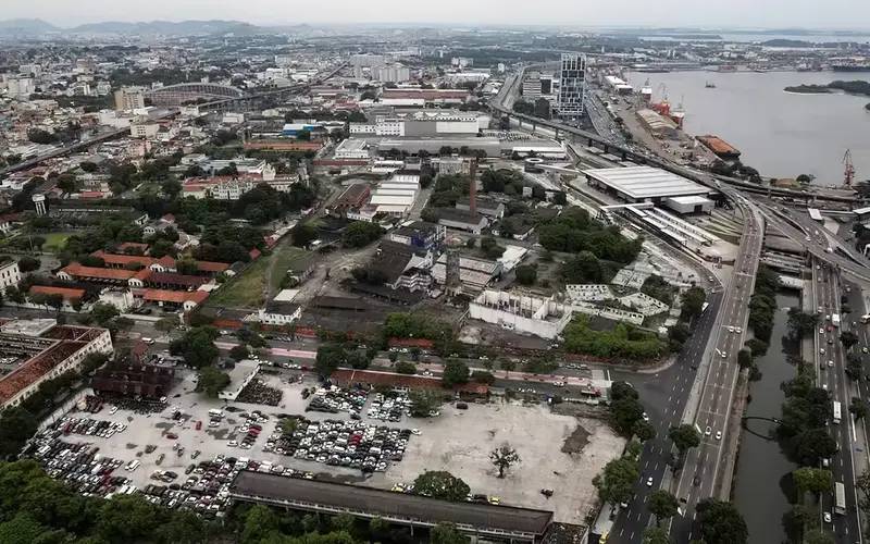 Rio e Flamengo assinam compromissos para construção de estádio