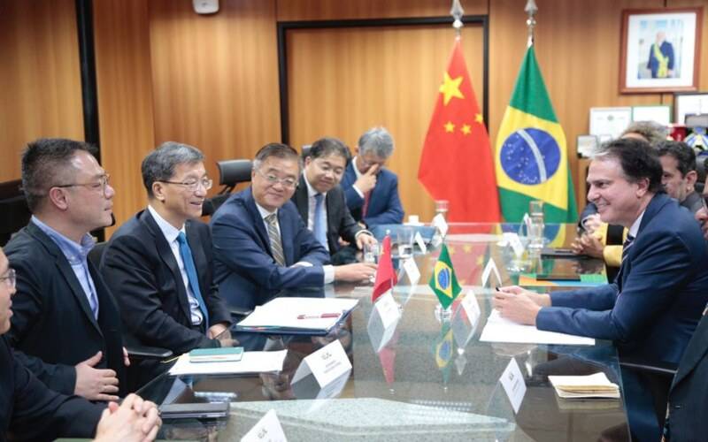 Brasil e China firmam acordos na educação