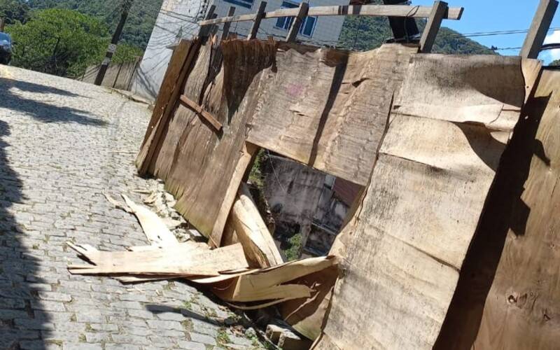 Rua no Quitandinha permanece sem conserto desde fevereiro