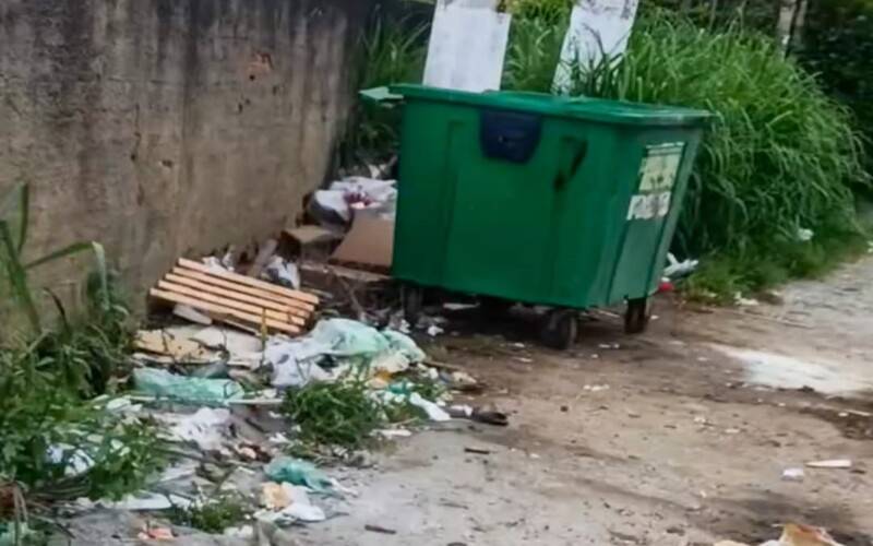 Restos de lixo deixados pela COMDEP indignam moradores