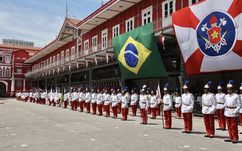 Cláudio Castro amplia efetivo do Corpo de Bombeiros