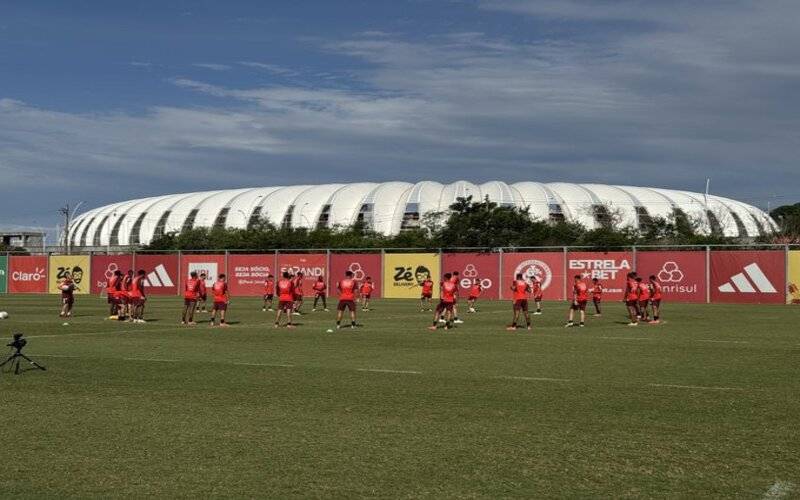 Botafogo visita o Inter para tentar garantir o título do Brasileiro