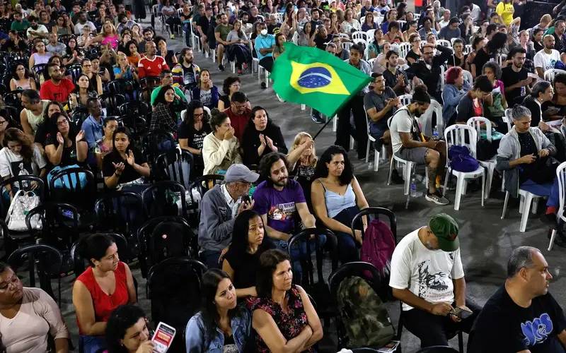 Professores municipais do Rio encerram greve