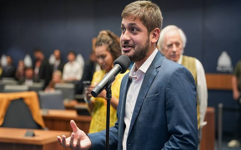 Agora é lei: propaganda de conteúdo adulto será proibida em locais públicos