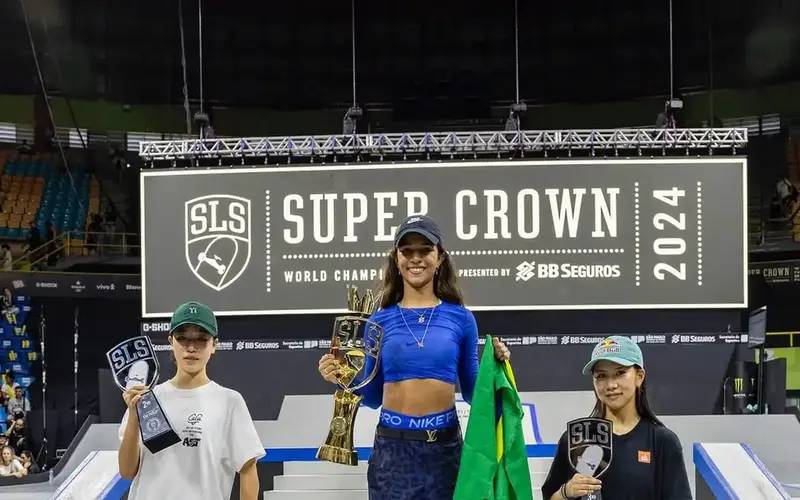 Rayssa Leal vence no fim e se torna tricampeã mundial de skate street